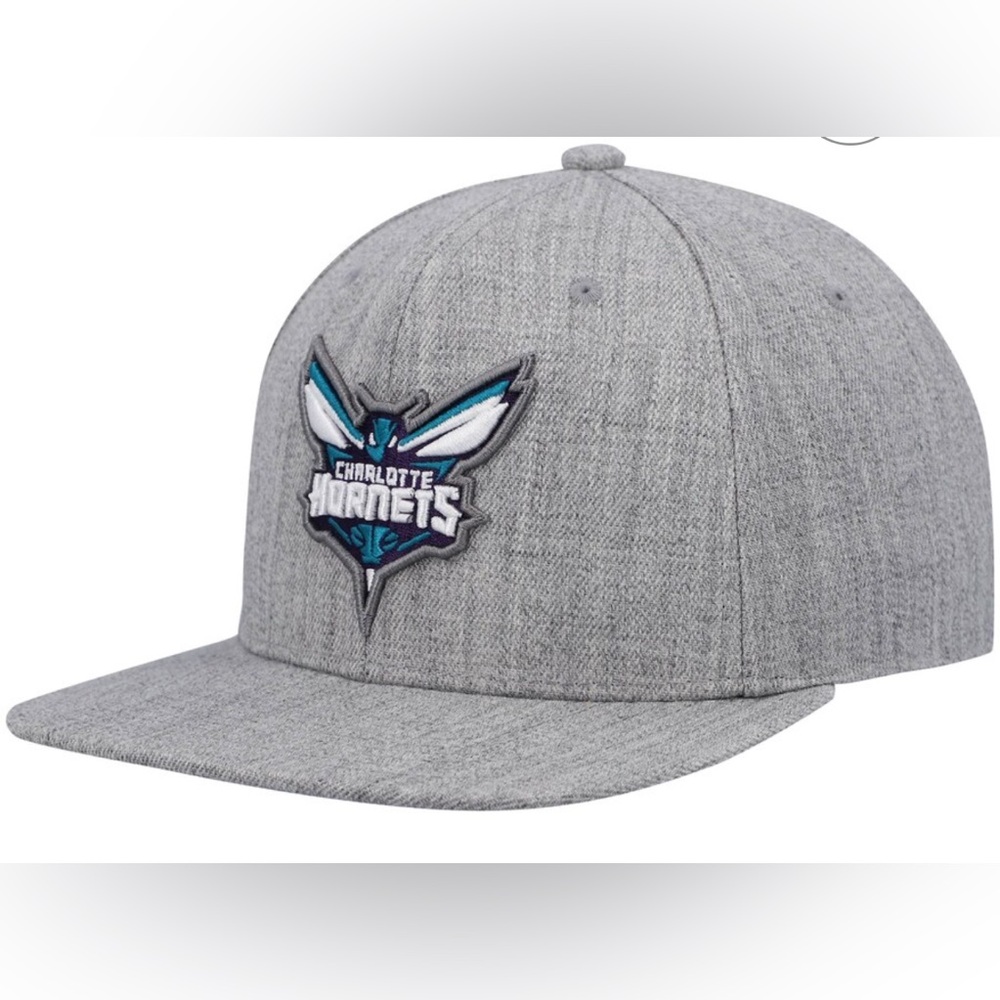 Men's Charlotte Hornets Mitchell & Ness Heathered Gray 2.0 Snapback Hat